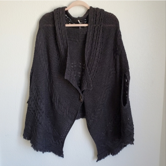 FREE PEOPLE Free People Wool Blend Crochet Knit Sweater Cape Poncho Gray Medium - Picture 1 of 5